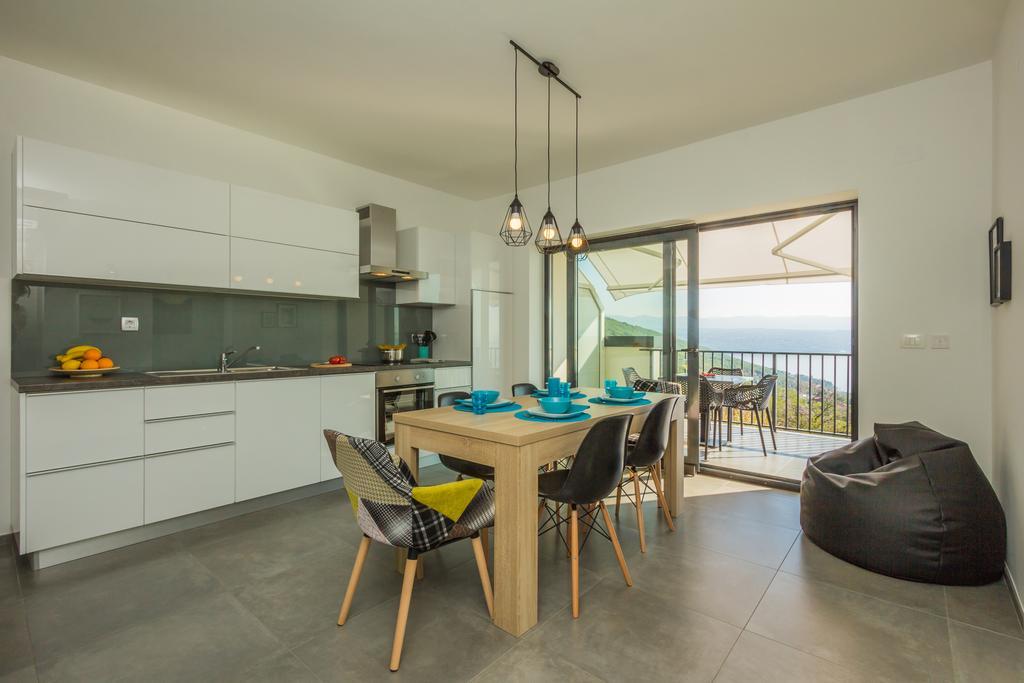 Villa Manus - Boutique Apartments Ловран Екстер'єр фото